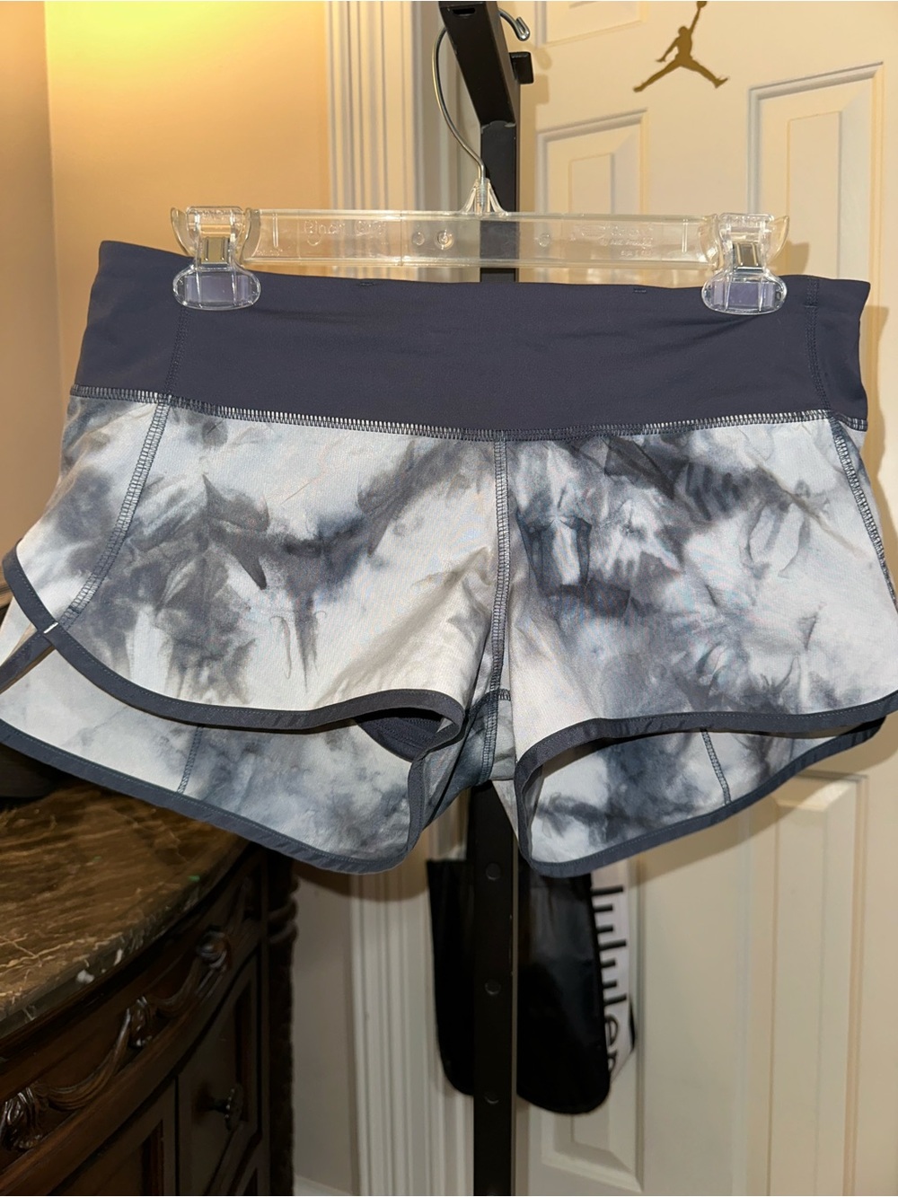 lululemon athletica speed up shorts size 6 grey